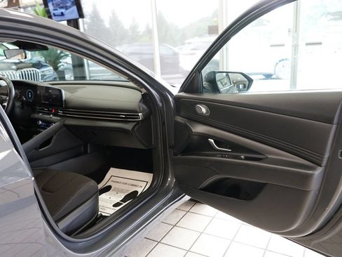 Used 2023 Hyundai Elantra SEL w/ Convenience Package FWD image 39