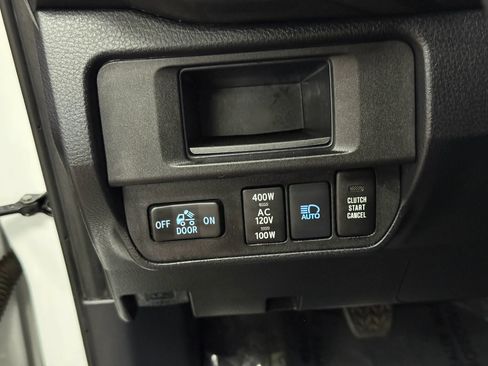 Used 2018 Toyota Tacoma TRD Off-Road w/ Technology Package AWD/4WD image 28