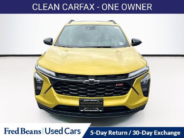 Used 2024 Chevrolet Trax RS w/ Sunroof Package FWD image 2