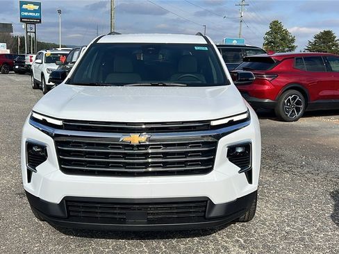 New 2026 Chevrolet Traverse LT image 2