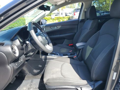 Used 2019 Kia Forte LXS image 9