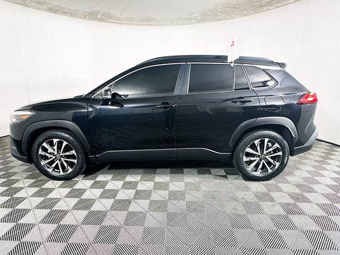 Used 2023 Toyota Corolla Cross XLE w/ Convenience Package FWD image 6