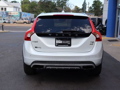 Used 2017 Volvo V60 T5 Cross Country Platinum w/ Climate Package AWD/4WD image 4