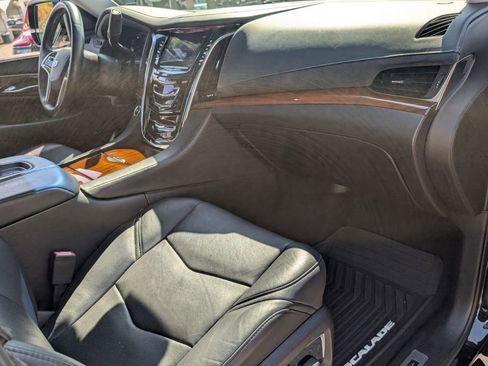 Used 2017 Cadillac Escalade ESV Premium Luxury image 15