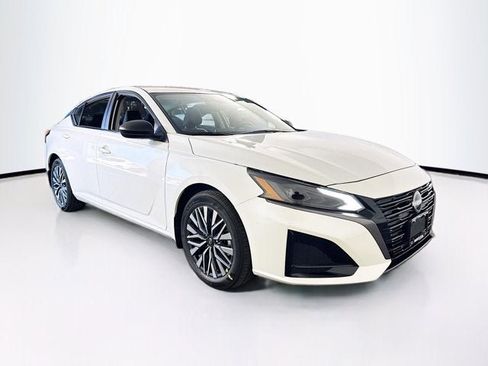 New 2026 Nissan Altima 2.5 SV FWD image 3