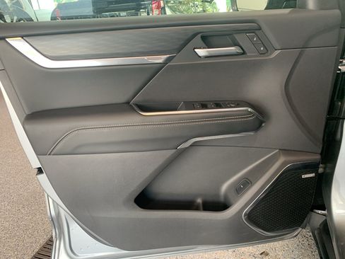 Used 2026 GMC Acadia Elevation w/ Elevation Premium Package FWD image 26