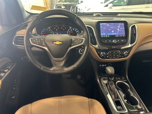 Used 2022 Chevrolet Equinox Premier AWD/4WD image 16