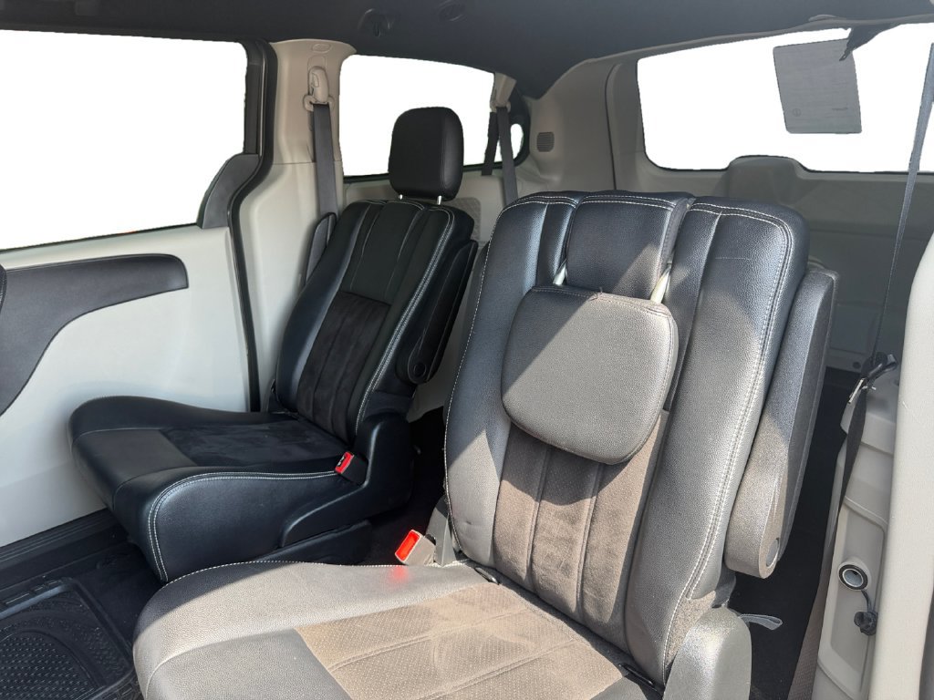 Used 2020 Dodge Grand Caravan SXT FWD image 13