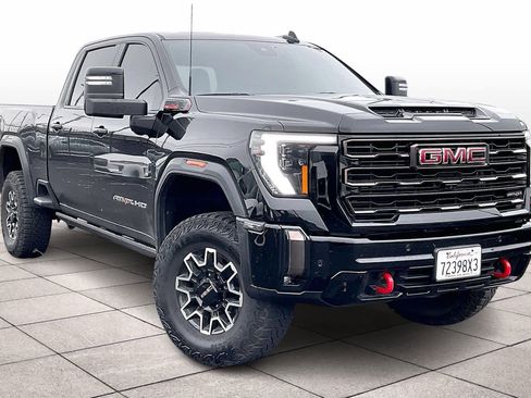 Used 2024 GMC Sierra 2500 AT4X image 2