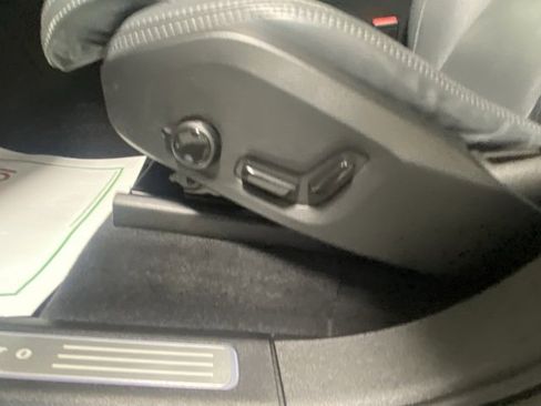 Certified 2024 Volvo XC90 B6 Ultimate w/ Protection Package Premier image 12