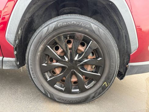 Used 2019 Toyota RAV4 LE image 26