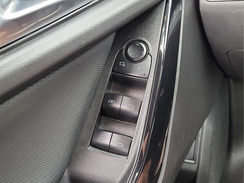 Used 2025 Chevrolet Equinox LT w/ Convenience Package II image 13