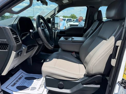 Used 2017 Ford F250 XL w/ Power Equipment Group RWD image 5
