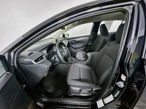 Used 2025 Toyota Corolla LE FWD image 13