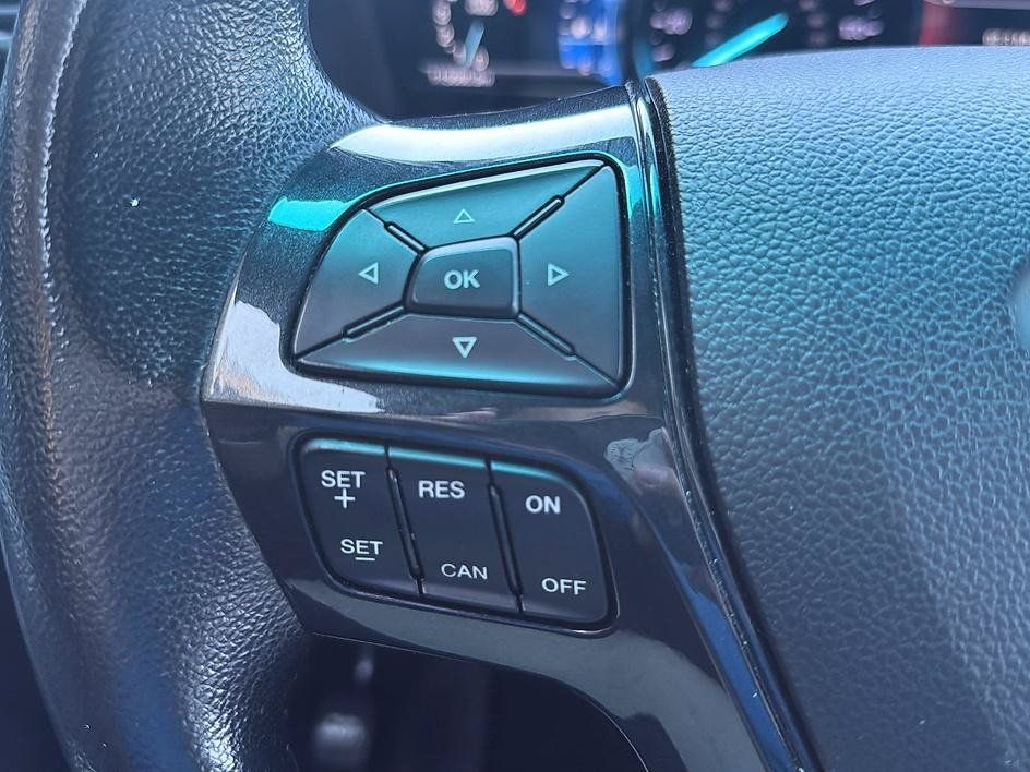 Used 2017 Ford Explorer XLT w/ Equipment Group 202A FWD image 38