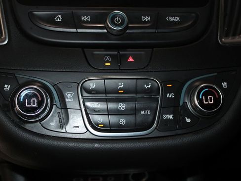 Used 2025 Chevrolet Malibu LT FWD image 32