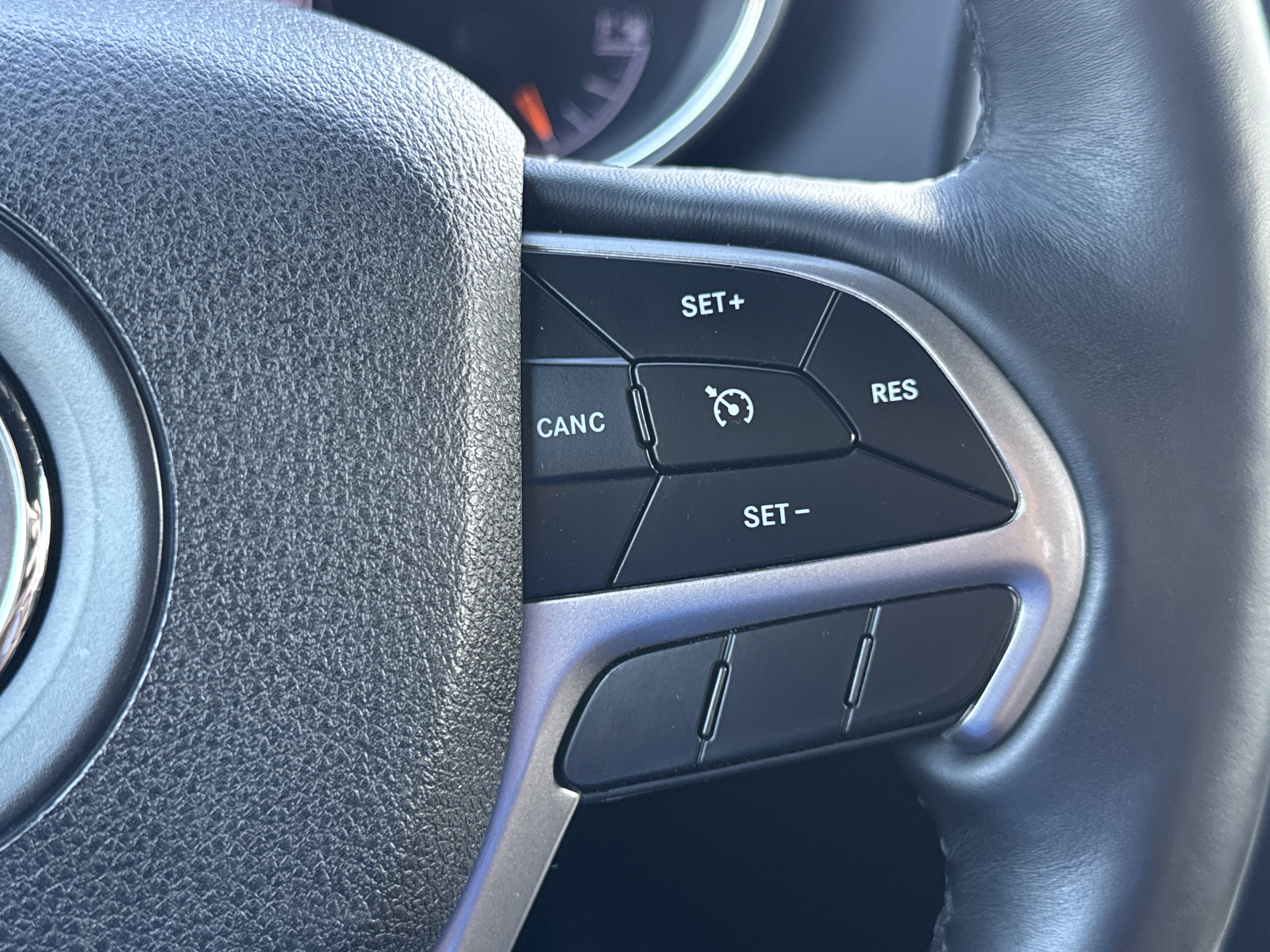Used 2018 Jeep Grand Cherokee Altitude AWD/4WD image 17