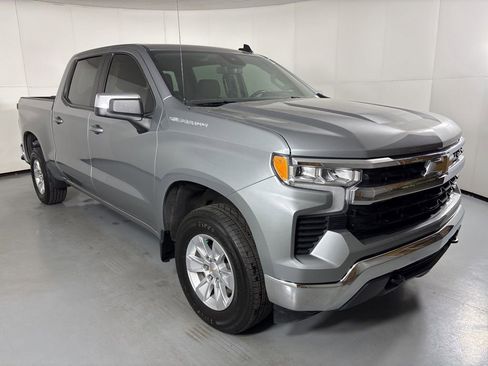 Used 2025 Chevrolet Silverado 1500 LT image 2
