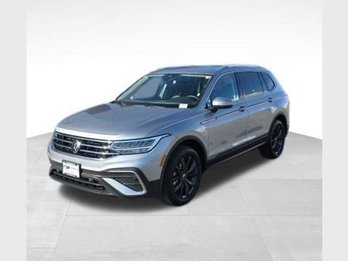 Used 2024 Volkswagen Tiguan SE AWD/4WD image 1