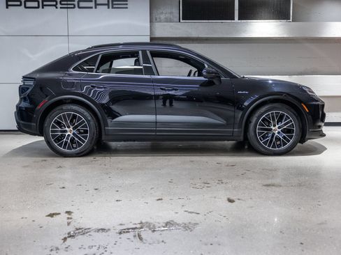 Certified 2025 Porsche Macan Electric RWD image 16