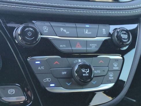 New 2026 Chrysler Pacifica Select w/ S Appearance Package image 18