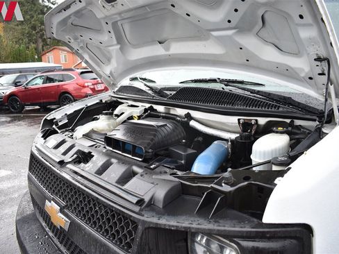 Used 2006 Chevrolet Express 3500 image 25