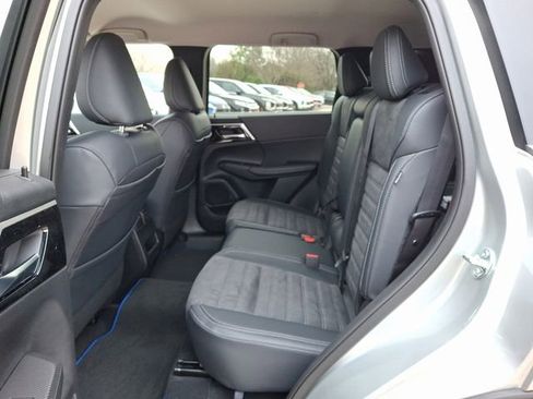 New 2025 Mitsubishi Outlander SE image 7