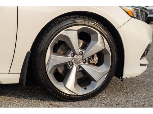 Used 2018 Honda Accord Touring image 10