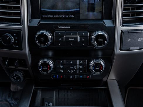 Used 2020 Ford F250 Platinum w/ FX4 Off-Road Package AWD/4WD image 23