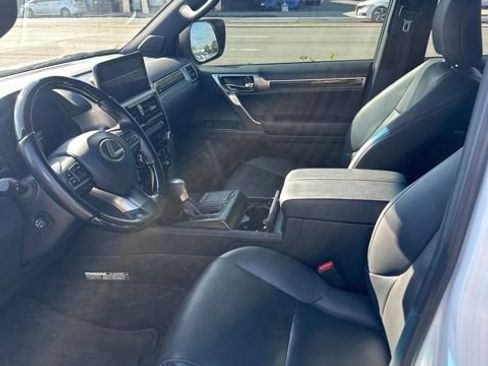 Used 2023 Lexus GX 460 Luxury w/ Sport Design Package AWD/4WD image 5