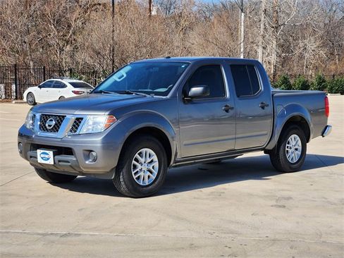 Used 2018 Nissan Frontier SV image 3