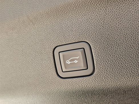 Certified 2025 Cadillac Escalade Premium Luxury w/ LPO, Floor Liner Package AWD/4WD image 31