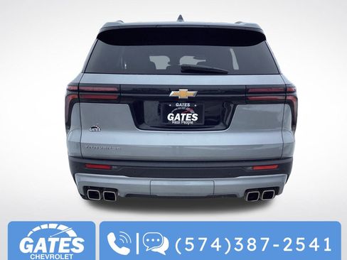 Used 2025 Chevrolet Traverse LT image 8