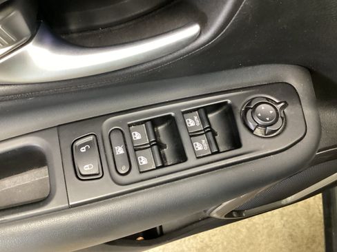 Used 2022 Jeep Renegade Limited AWD/4WD image 13