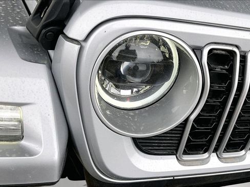 Used 2024 Jeep Wrangler Unlimited Sahara AWD/4WD image 31