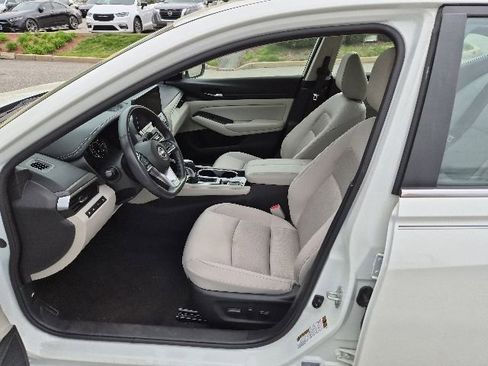 Used 2024 Nissan Altima 2.5 SV w/ SV Premium Package FWD image 15