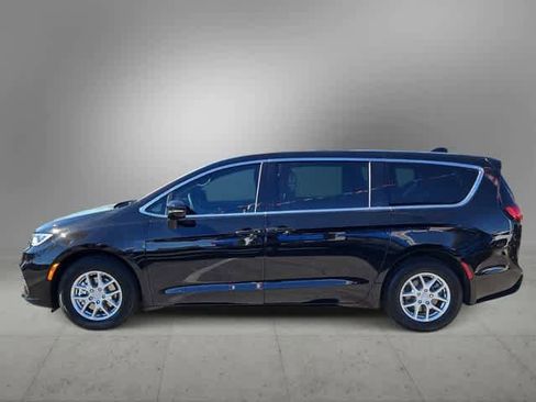 New 2026 Chrysler Pacifica Select FWD image 5