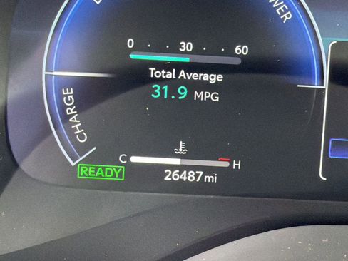 Used 2025 Toyota Sienna Platinum FWD image 19