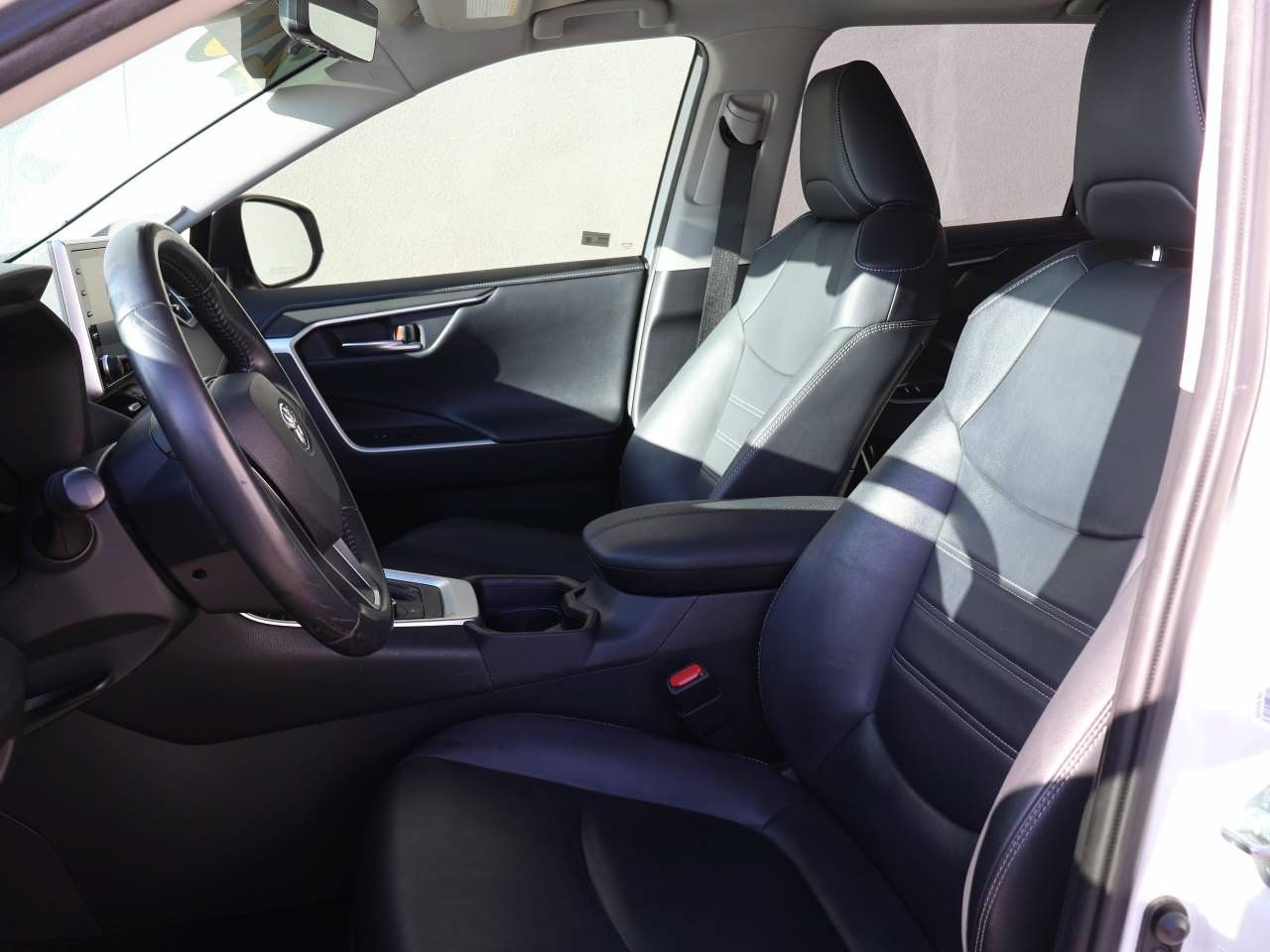 Used 2020 Toyota RAV4 Limited AWD/4WD image 9