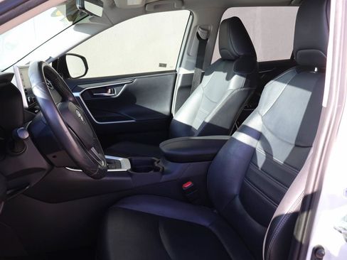 Used 2020 Toyota RAV4 Limited AWD/4WD image 9