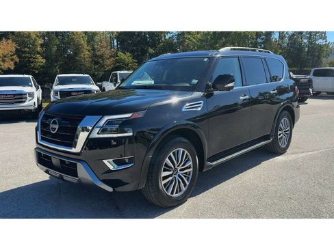 Used 2023 Nissan Armada SL w/ Captain's Chairs Package image 4