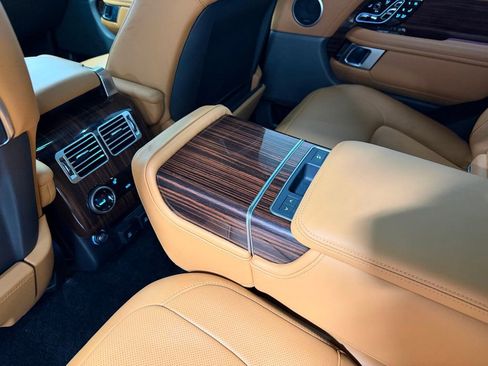 Used 2018 Land Rover Range Rover Autobiography image 14