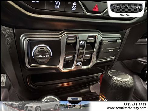 Used 2022 Jeep Gladiator Willys image 20
