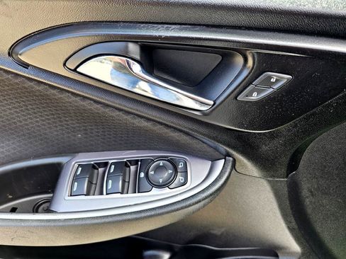 Used 2018 Chevrolet Malibu LS image 17