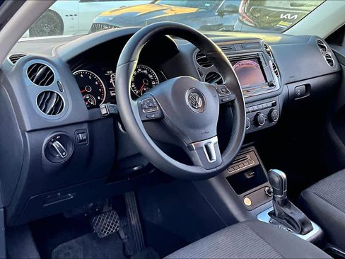 Used 2017 Volkswagen Tiguan Limited image 16