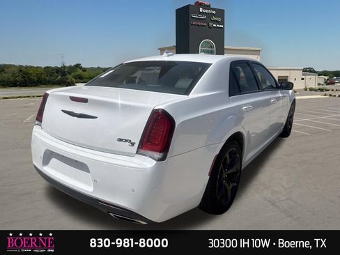 Used 2023 Chrysler 300 S RWD image 12