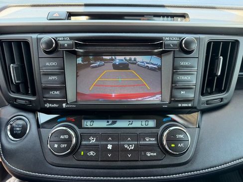 Used 2018 Toyota RAV4 XLE AWD/4WD image 21
