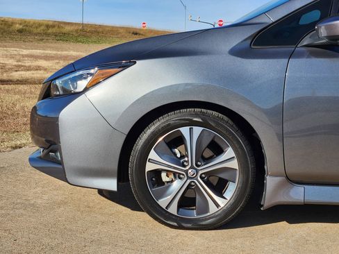 Used 2021 Nissan Leaf SV w/ SV Technology Package image 13