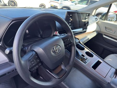 Used 2024 Toyota Sienna LE image 10