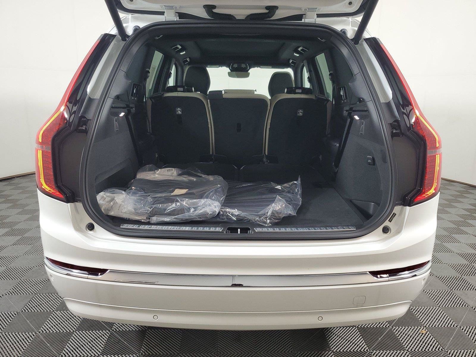 New 2026 Volvo XC90 T8 Core AWD/4WD image 9